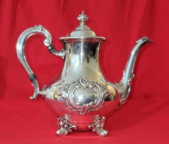 Vintage: Signed, Reed and Barton 5600 "S" Regent Shield. Silver Tea/Coffee Pot.