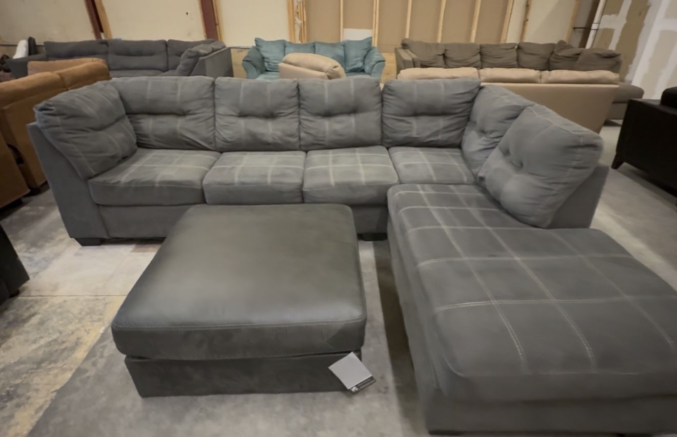 * Free Delivery* Gray Sectional Couch with Brand New Ottoman! :)