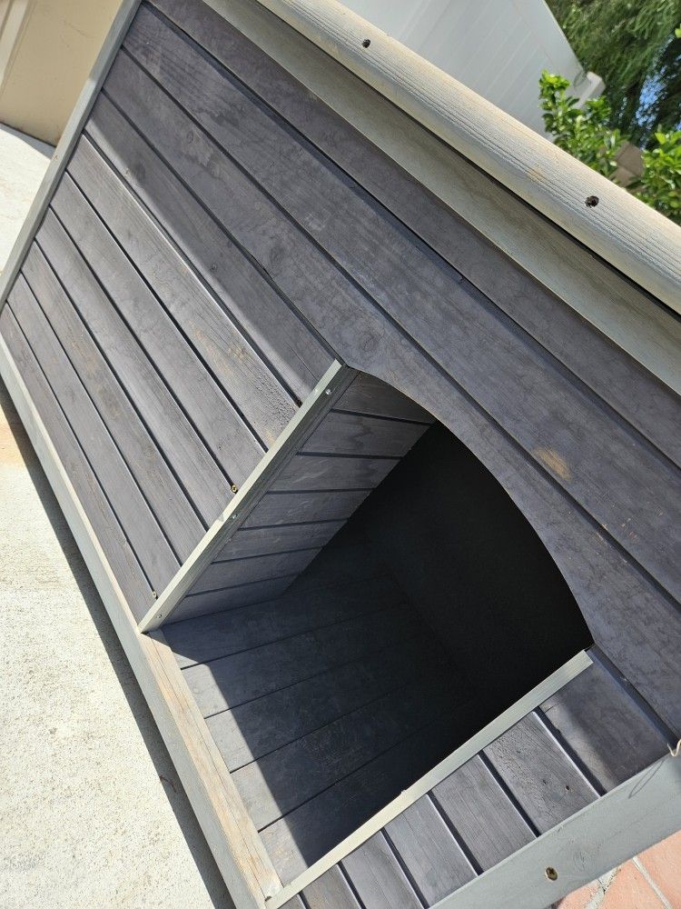 Weatherproof Dog House 44 Inches Wide