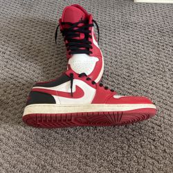 Jordan 1 Low Bulls
