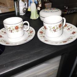 Dematasse and saucers set of 2