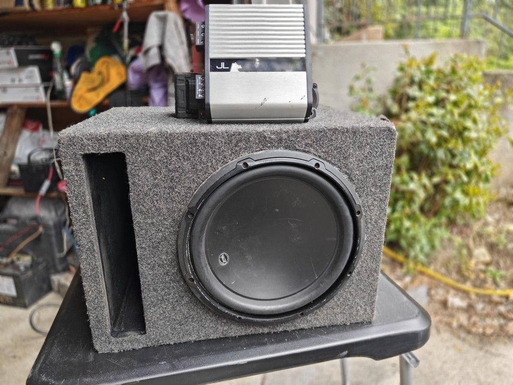 JL Audio 12w3v3 In Ported Box With JL Audio Amp