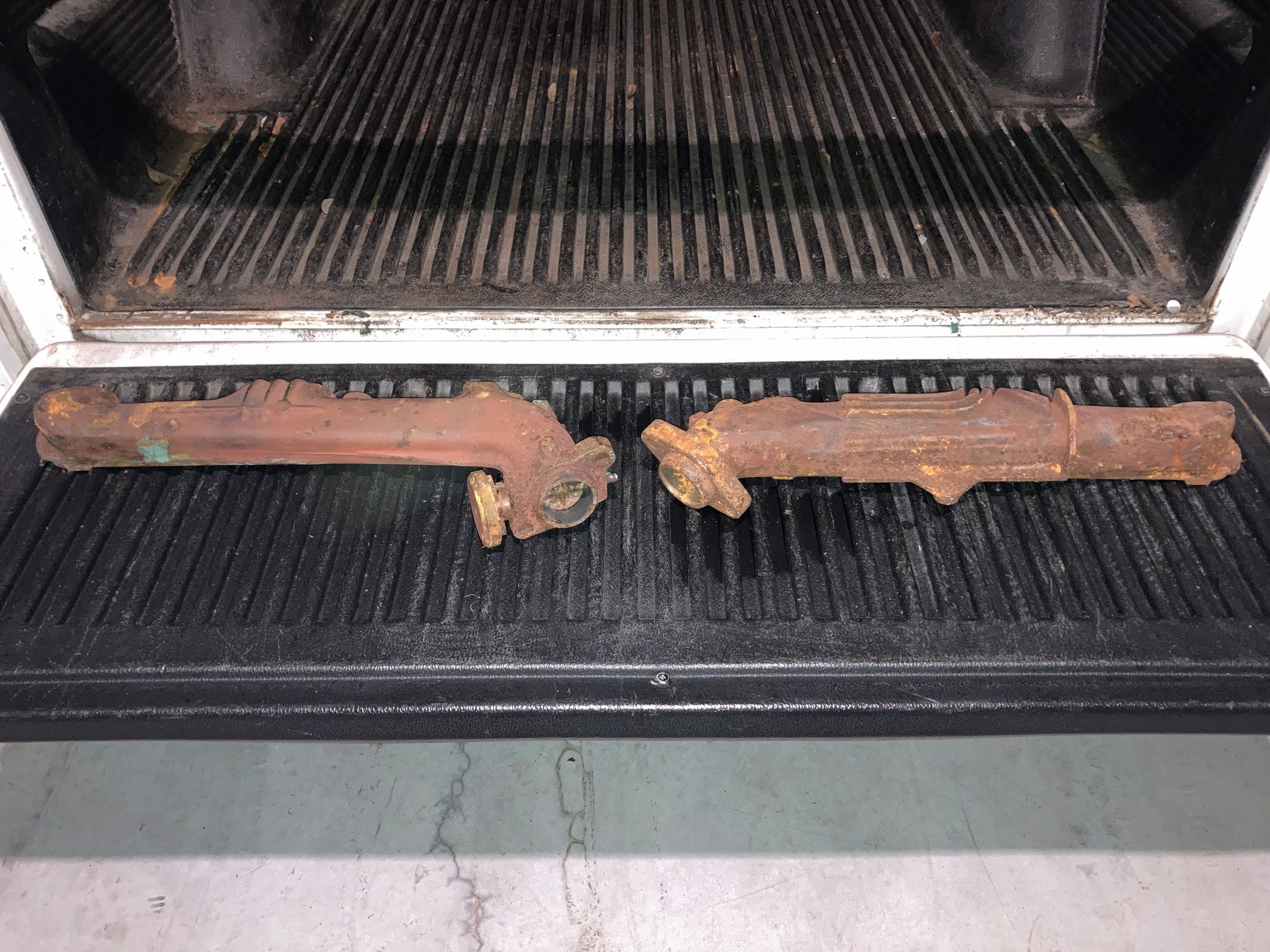 Dodge 318 5.2L Exhaust Manifolds (1989 Shelby Dakota)