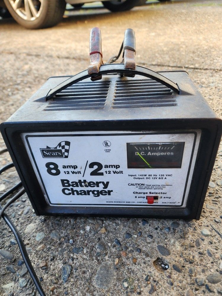 VINTAGE SEARS 8 AMP 12 VOLT BATTERY CHARGER MODEL (contact info removed)50