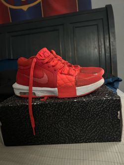 LeBron basketball shoes size 7.5 men