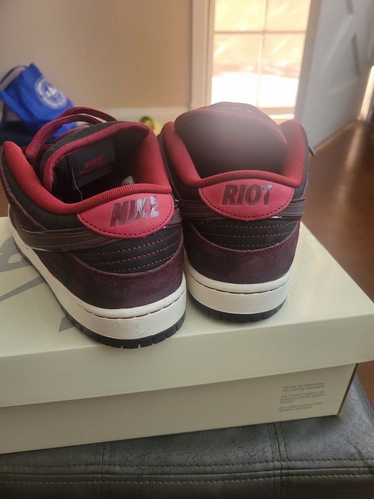 Jordan Sb Riots Size 8.5 M