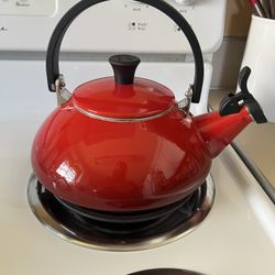 Le Creuset Zen Tea Kettle - $5