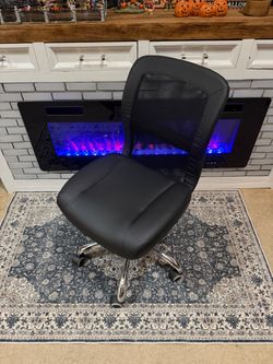 LIKE NEW**Serta black armless office chair