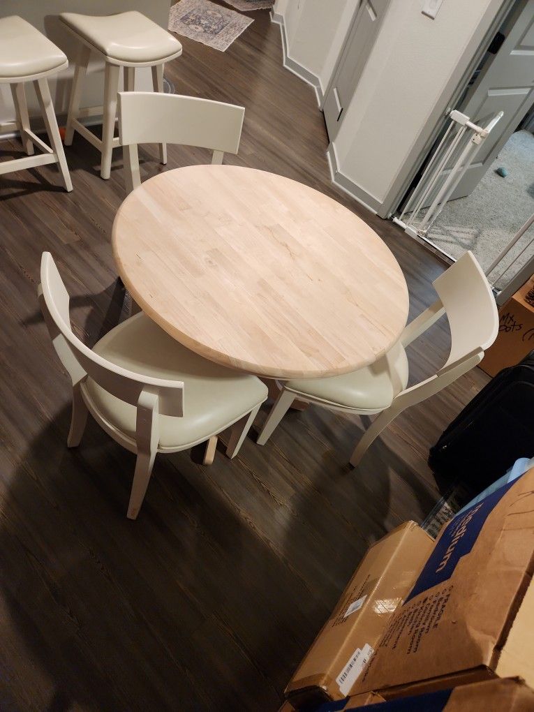 36 In Unfinished Dining/Breakfast Table Plus 3 Chairs And Bench