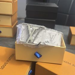 White louis vuiton belt