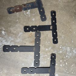 4 Strong Tie Brackets 