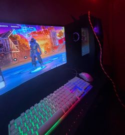 Gaming pc for 1000$ high end quality  plus og Fortnite acc