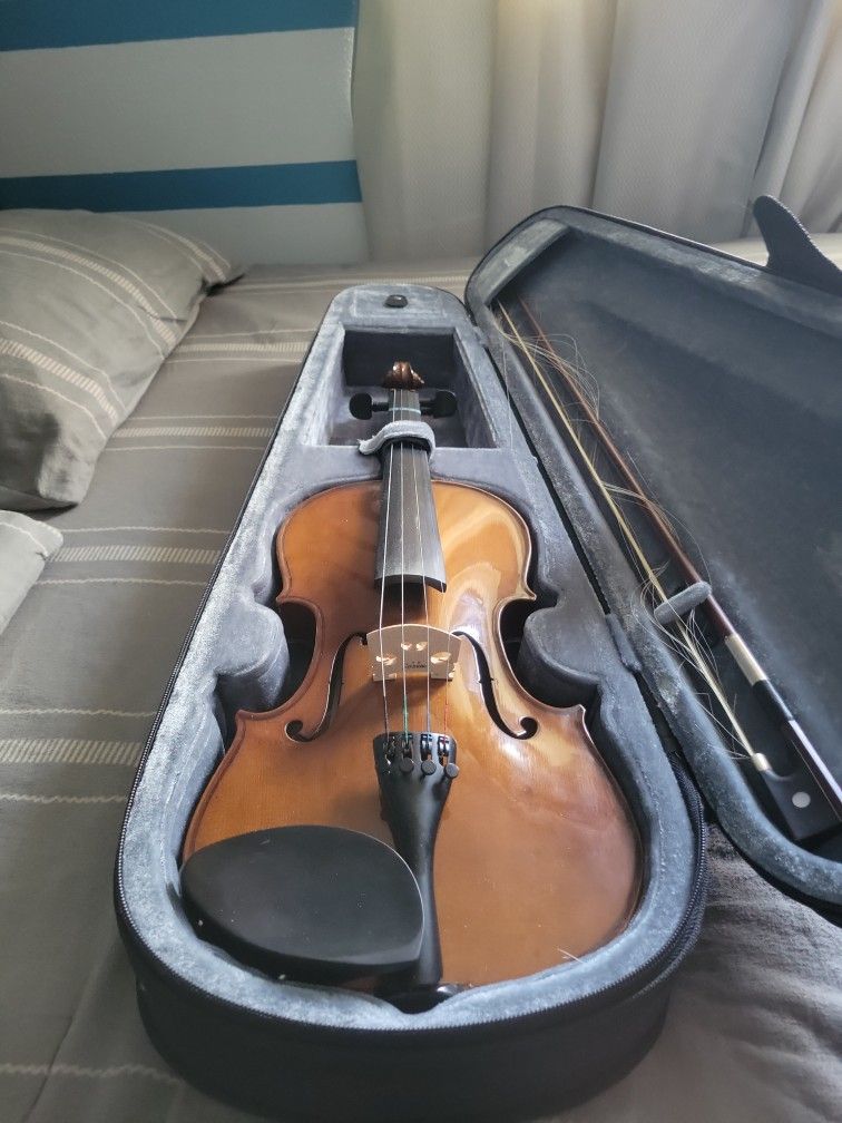 Cremona 4/4 Violin With Add Ons 