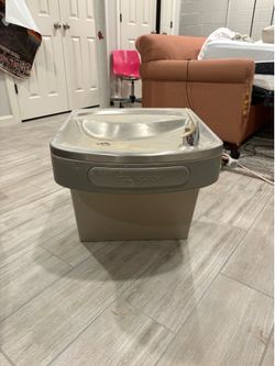 (Real) Elkay Water-fountain