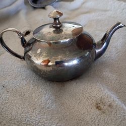 Frank Cobb & Co. - Silver Plated Teapot, England
Z
Z-Manns-Laden (1019) firm price $24 pick up only  865 Ellsworth avenue right off of East Livingston