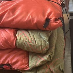 COLEMAN Rust Orange Cold-Weather Sleeping Bag Full Size 33x75” Camping Sleeping Bag Outdoor Sleeping Bag - In Great Condition- Firm Price