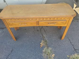 Oak Wooden Table with 2 drawers in good shape