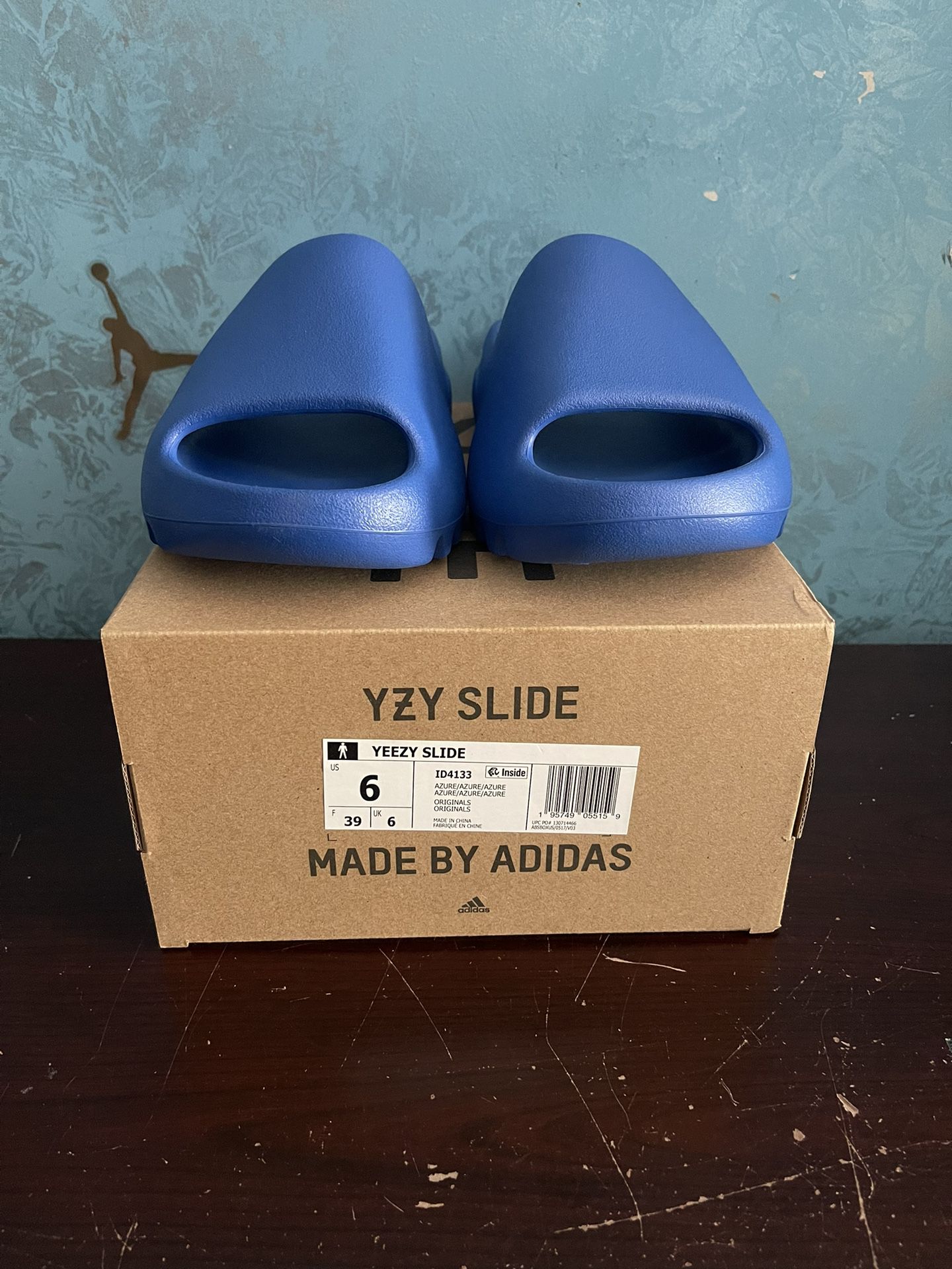 Adidas Yeezy Slide Azure Size 6 for Sale in Queens, NY - OfferUp