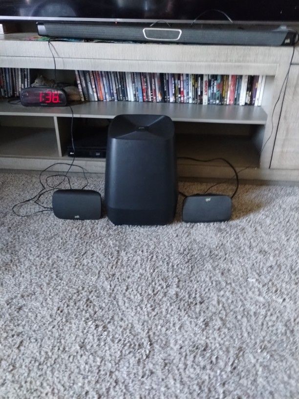 Polk Soundbar & Subwoofer With 2 Speakers