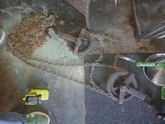 One ten vintage chain hoist