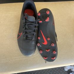 Nike Soccer Cleat  Size 4.5 