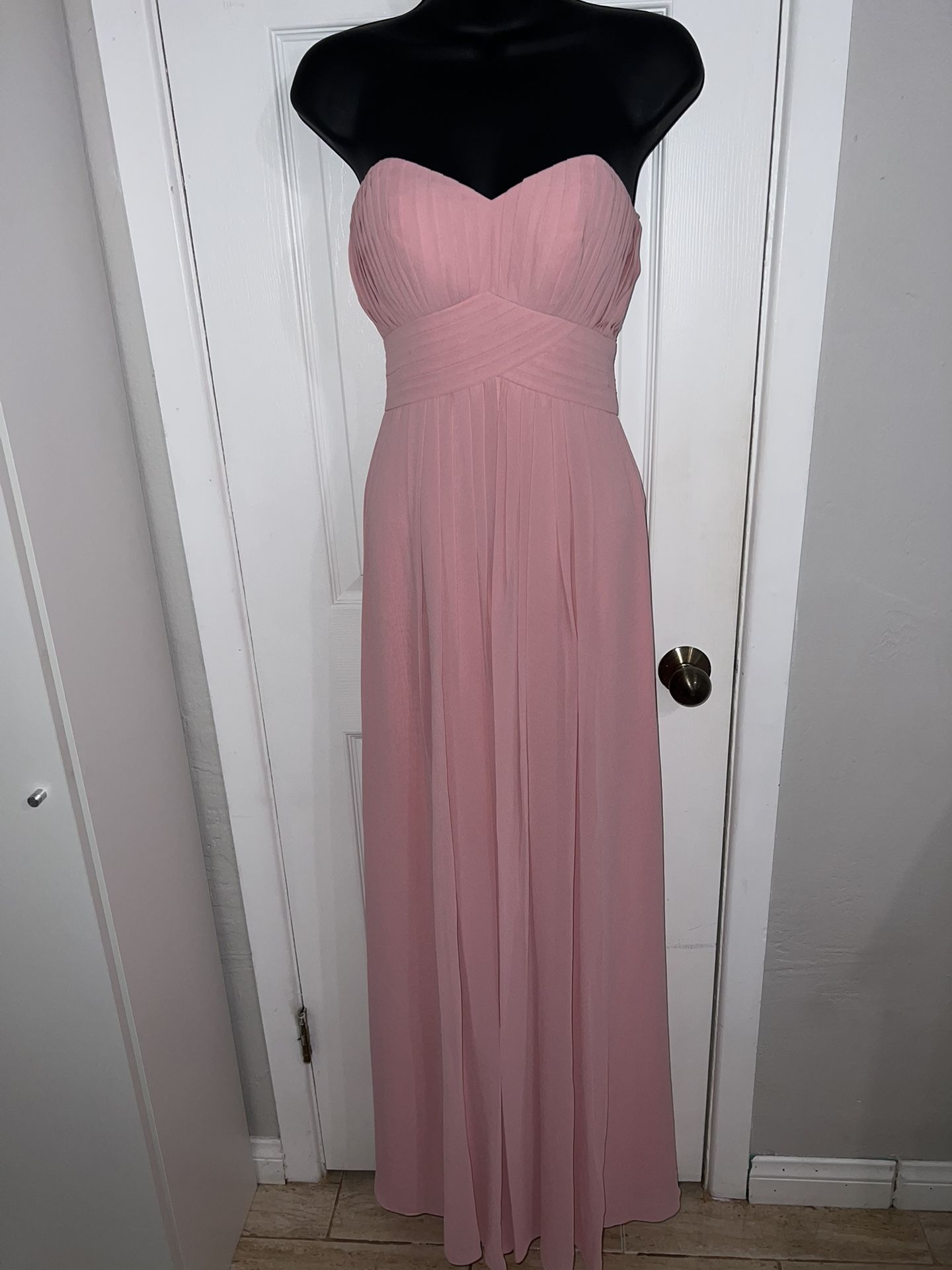 Pink chiffon maxi dress with sweetheart neckline