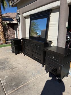 Dresser set