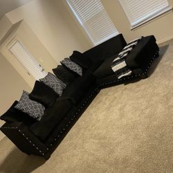Sectional couch 