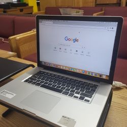 MACBOOK PRO CORE i7 AT 2.2GHZ 15.6 INCH SCREEN

