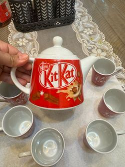 Teapot with six cups
