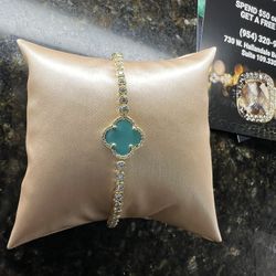 Sterling silver bracelet with turquoise stone