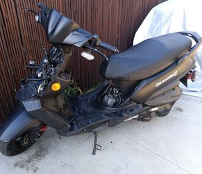 Hooligan 170i Motor Scooter selling for Parts ONLY AS IS