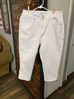 Woman’s Capris Size 16