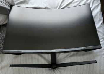 Curved gaming monitor