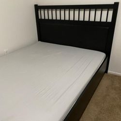  Queen Size Wood Bed Frame With Mattress 