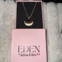 Eden shell Pendent With Necklace