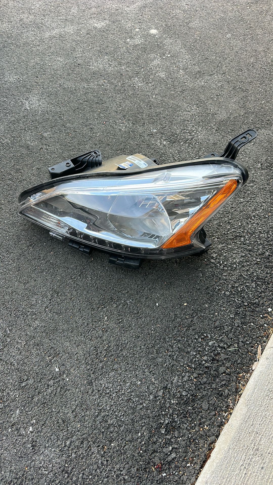 2015 Nissan Sentra Driver Side Headlight Assembly