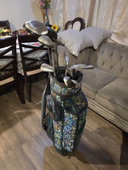 WOMEN'S  - GOLF CLUBS WITH BAG ( GREAT SET FOR STARTERS)10 CLUBS