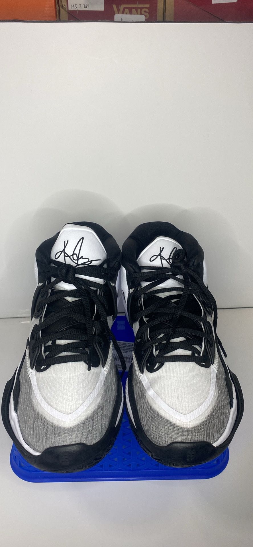 Nike Kyries Brand New