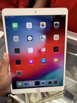 iPad Pro 10.5 256gb WiFi with keyboard case Mint