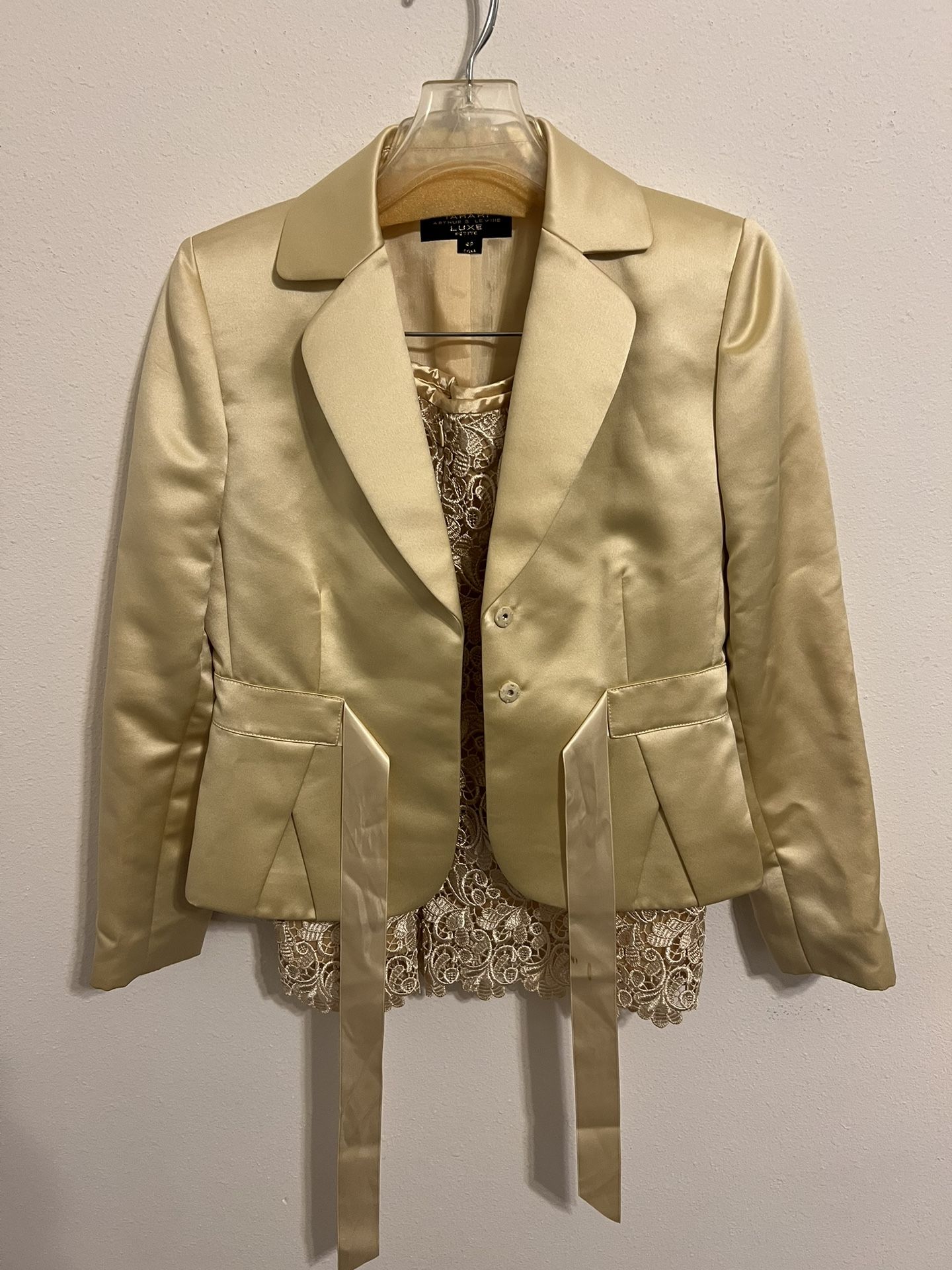 Tahari Gold Women’s Skirt Suit