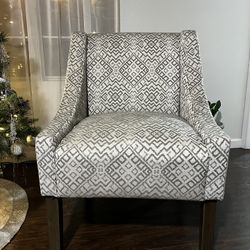 Accent Chairs 