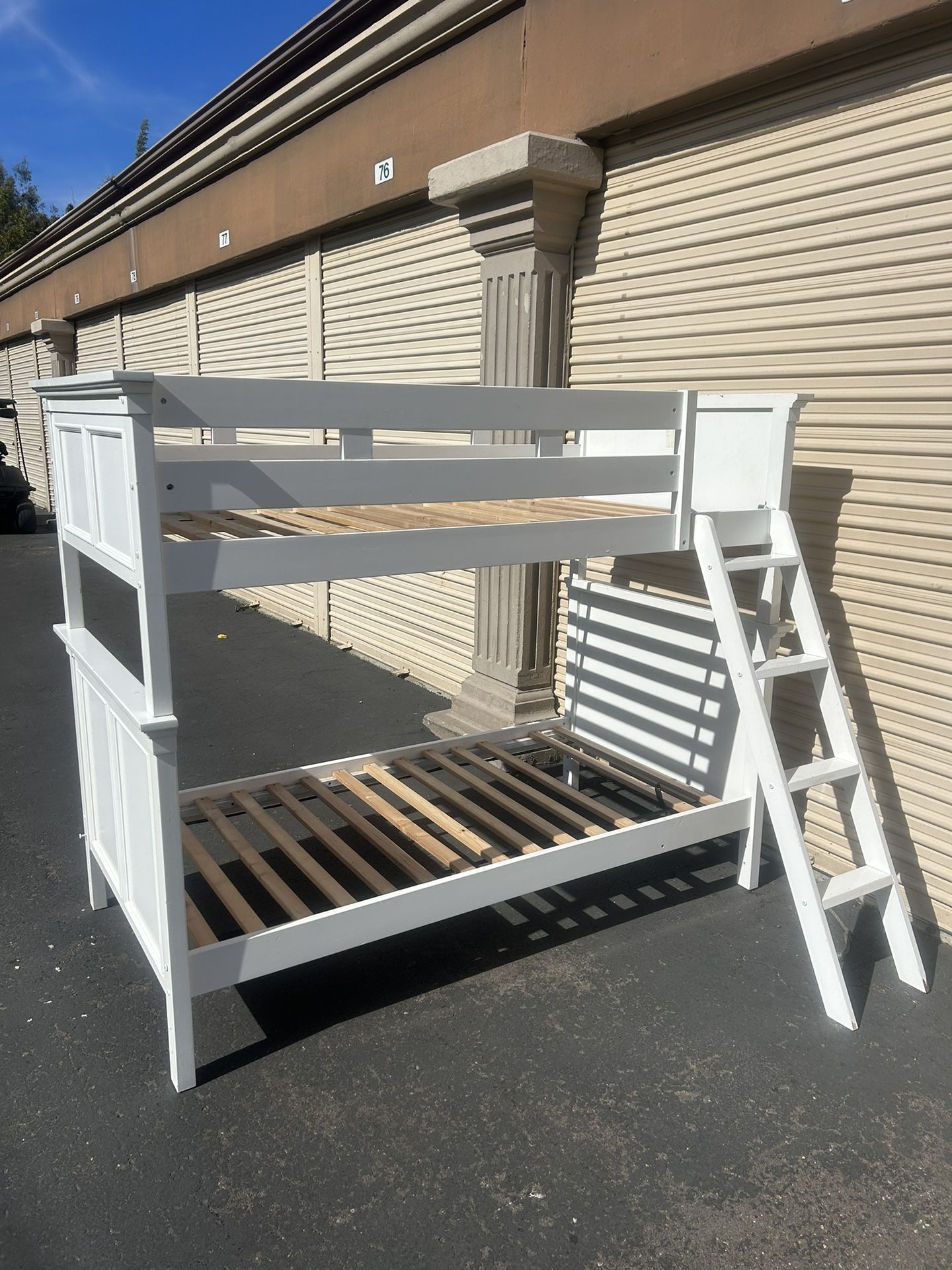 Twin Size Bunk Bed 