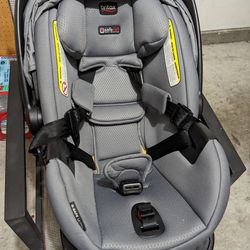 Britax B-Safe FlexFit infant car seat With car seat base