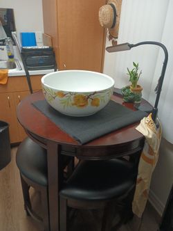 Two Big Ass Asian Culture Vases That Would Be A Beautiful Compliment To Anyone With This Type Of Setup In There Homee