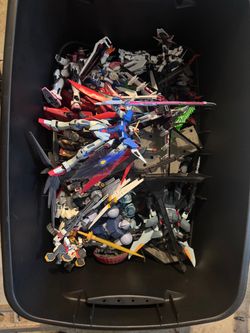 Selling all my Gunpla
