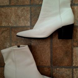 LADIE'S ALDO BOOTS SIZE 9