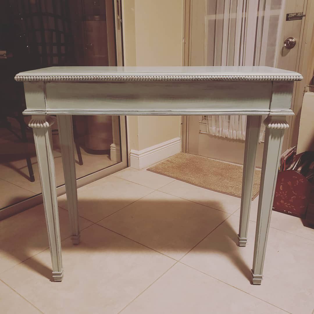 Hall table with 2 drawers