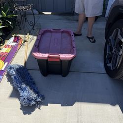 Free storage container - Costa Mesa