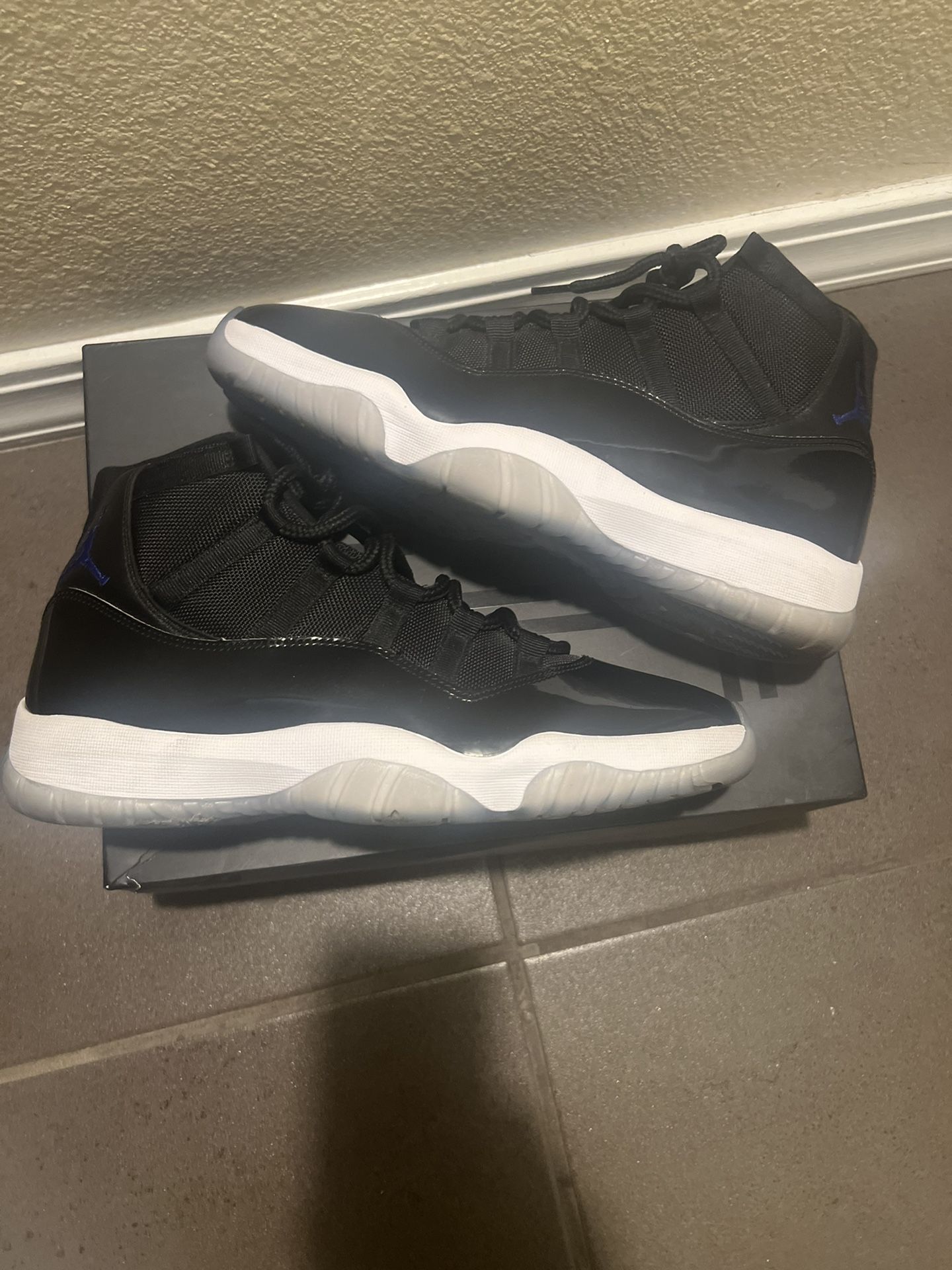 Jordan 11 Space Jam (2016)